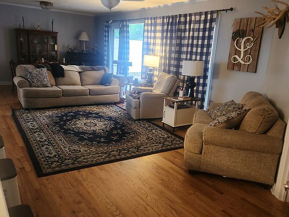 3rd image of 5 Glenwood Cir
