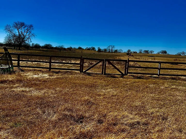 142 County Road 2630 — Photo 3