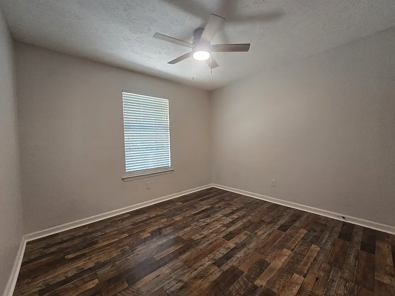 2112 Spring Hill Cir — Photo 2