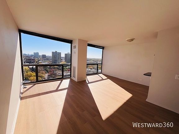 3rd image of 4343 N Clarendon Ave APT 1701