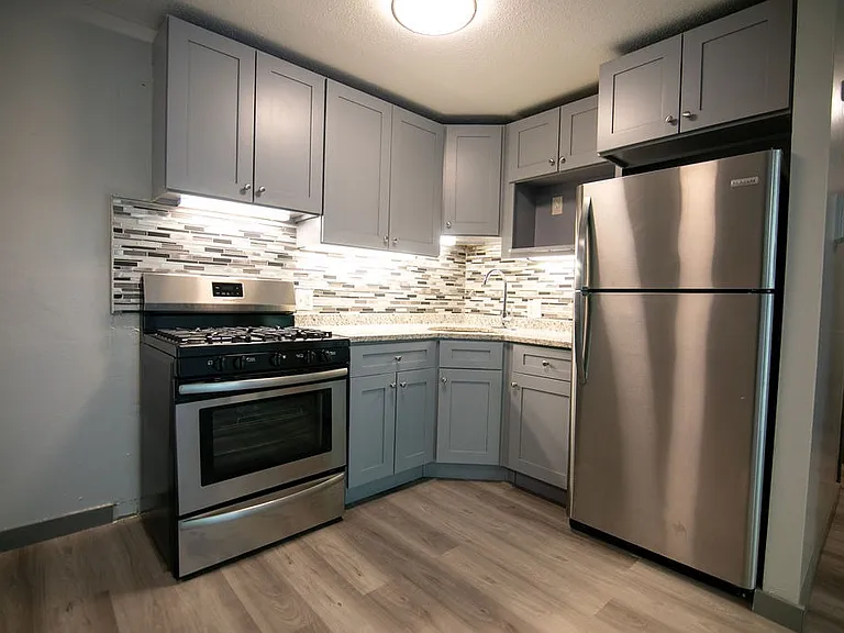 608 Allen St — Photo 36