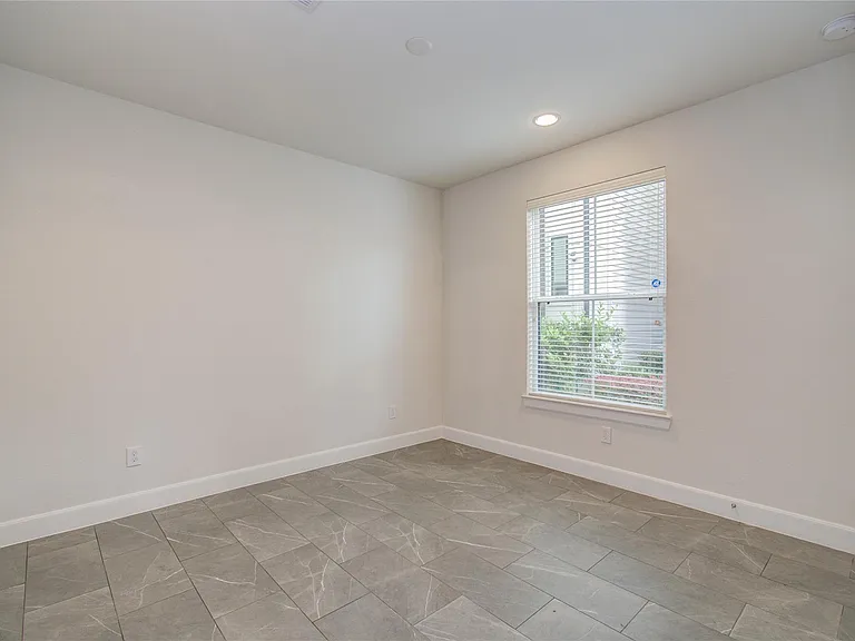 2810 Grand Fountains Dr #B — Photo 7