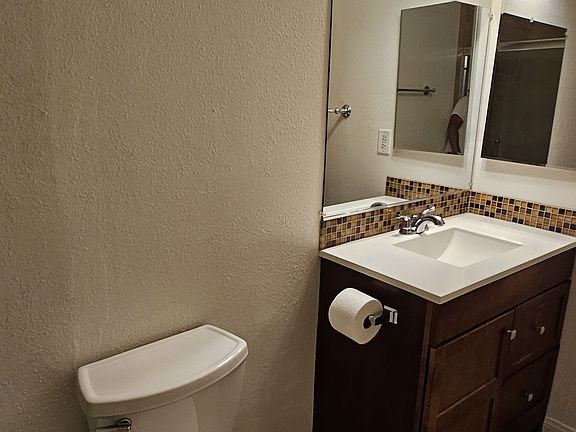 4th image of 330 S Mentor Ave Unit 209