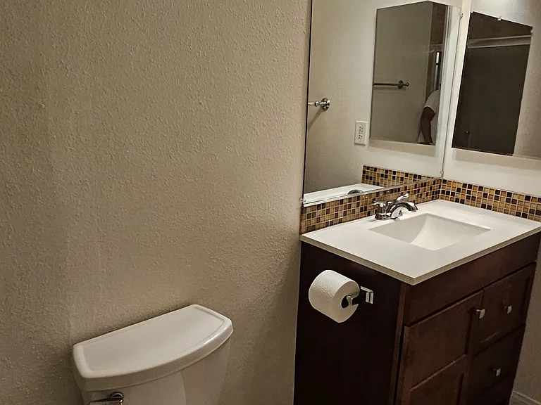 330 S Mentor Ave #209 — Photo 8