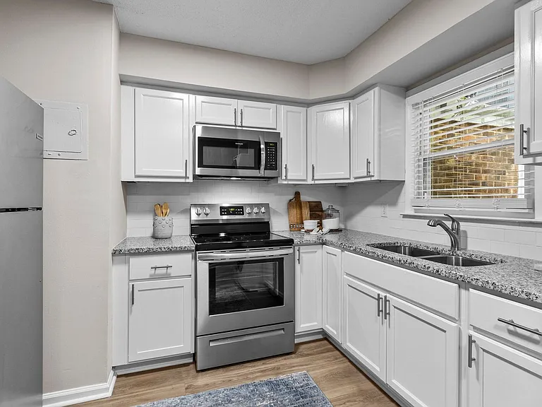 300 E McPherson Dr — Photo 20