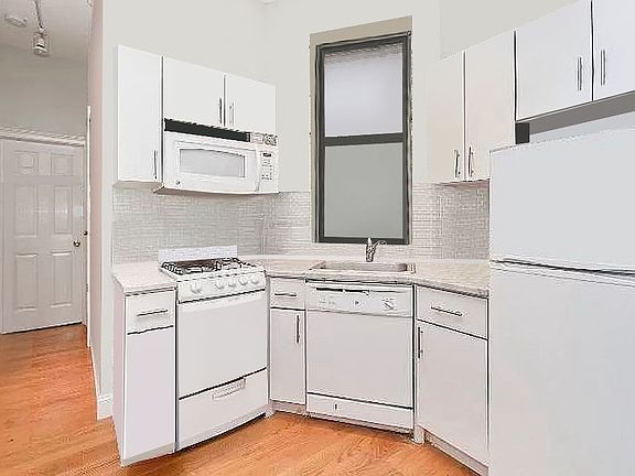 4th image of 163 Chrystie St #1F