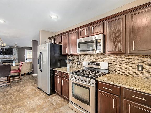 4th image of 7219 Roundrock Park Ln