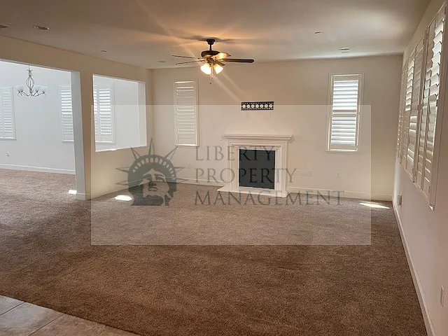 5 bed, 3.5 bath, 3386 sqft, $3,495 — Photo 3