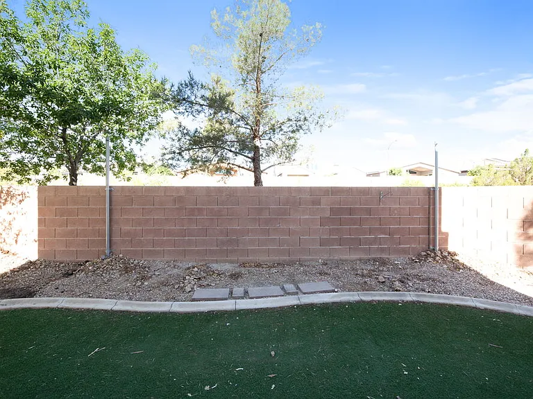 8437 Spencer Canyon St — Photo 17