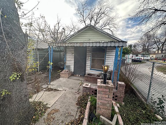 3rd image of 231 S San Ignacio Ave