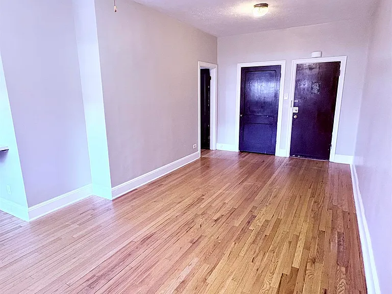Frances Apartments — Photo 2