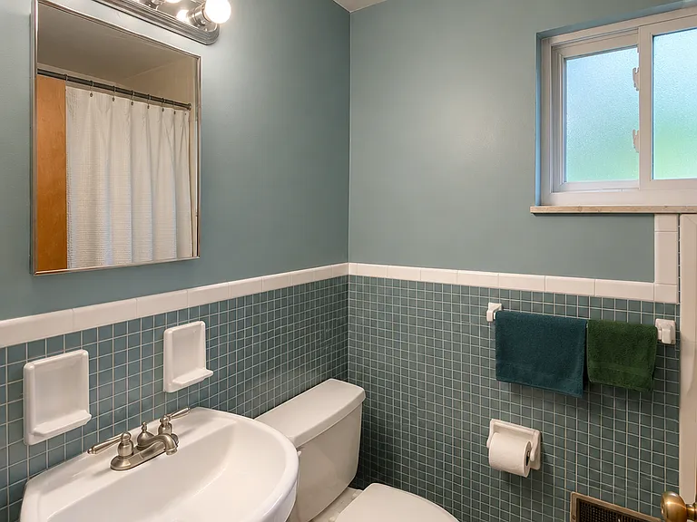 84 Georgetown Ave — Photo 7