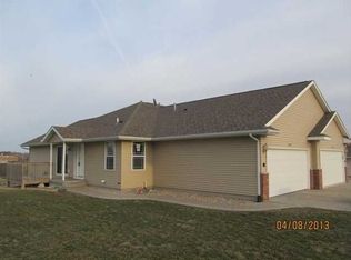 3303 Badger Dr SW UNIT B, Cedar Rapids, IA 52404