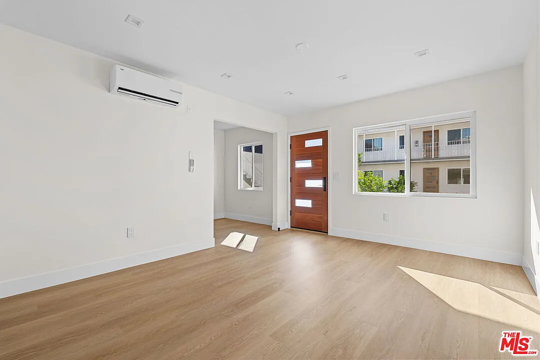 420 S Sepulveda Blvd — Photo 4