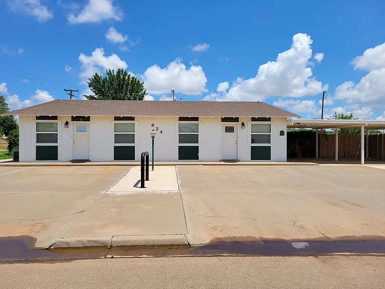 824 Wright St — Photo 1