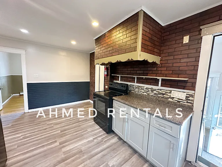 132 Main St #1 — Photo 5