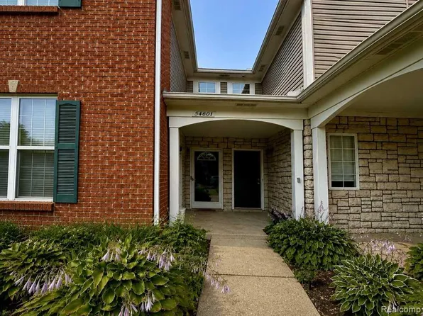 54601 Monarch Dr, Shelby Township, MI 48316