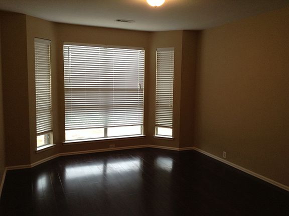 5th image of 2740 Maple Creek Dr