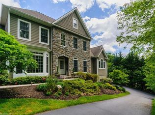 7 Country Club Rd, Mills River, NC 28759