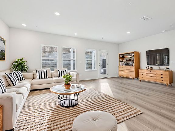 The Jade End Unit floorplan with the Elemental Frost interior package.