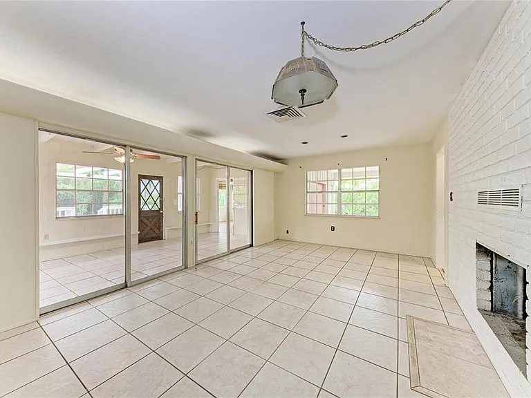 1827 Alta Vista St — Photo 8