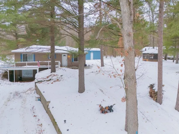 7467 E Higgins Lake Dr, Roscommon, MI 48653