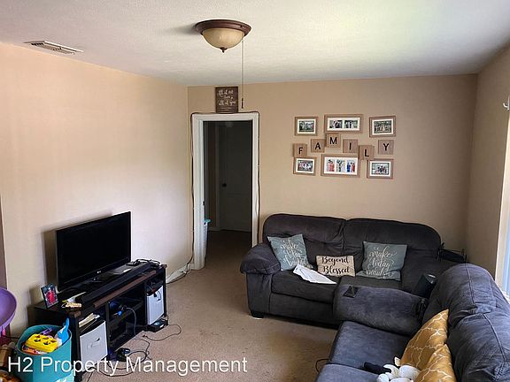 4th image of 2108 Charter Oak Dr