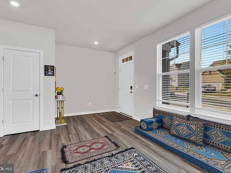 131 Thornton Way — Photo 8