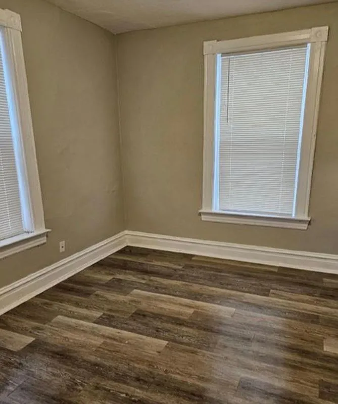 3 bed, 1.0 bath, 1000 sqft, $1,200 — Photo 4
