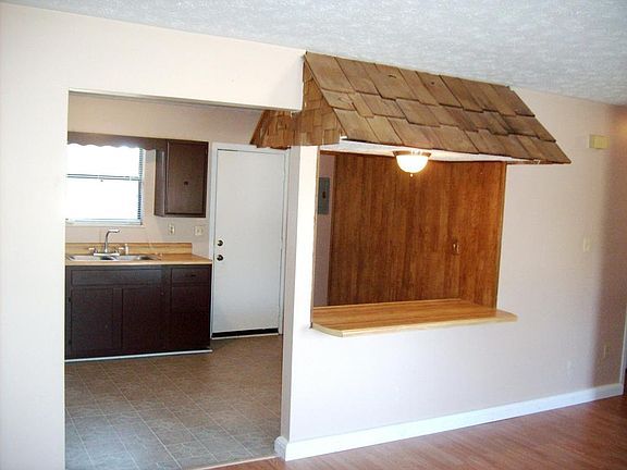 4th image of 1458 Martha Dandridge Cir