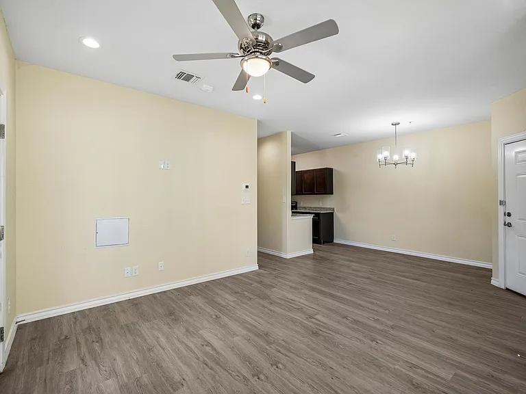 La Marquesa Apartments — Photo 34