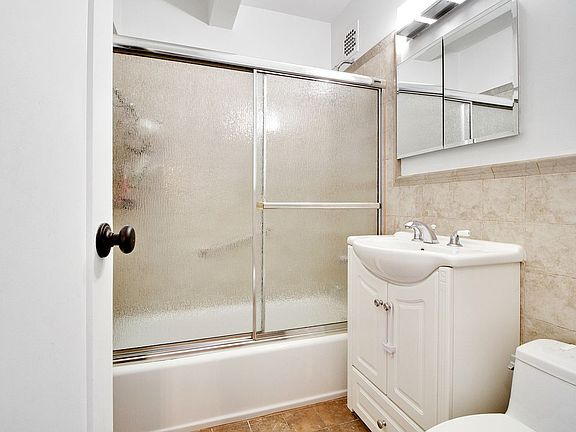 5th image of 150 E 27th St APT 4K