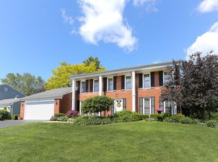 390 Countryside Dr, Roselle, IL 60172