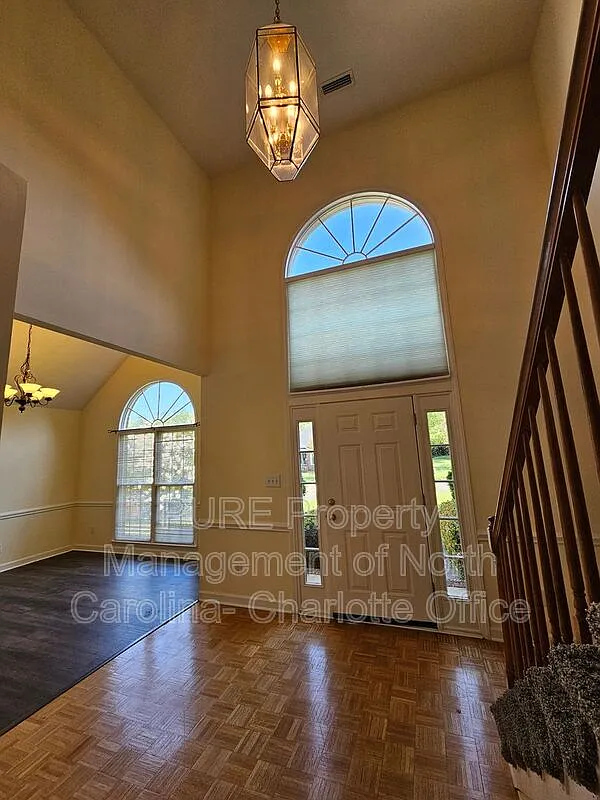 4 bed, 2.5 bath, 2517 sqft, $2,449 — Photo 1