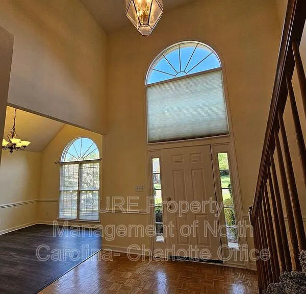 151 Woodfern Pl — Photo 5