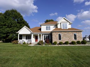 3911 Fox Crossing Dr, Saint Joseph, MI 49085