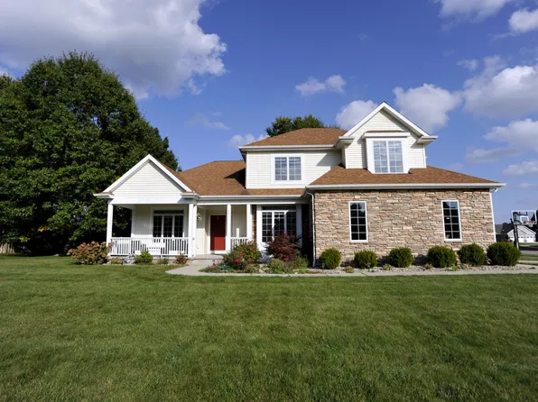 3911 Fox Crossing Dr, Saint Joseph, MI 49085