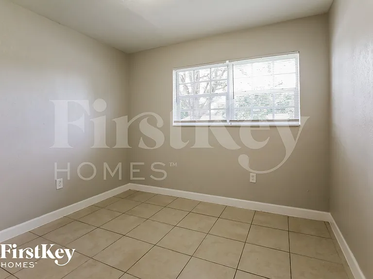 1250 NE 207th Ter — Photo 12