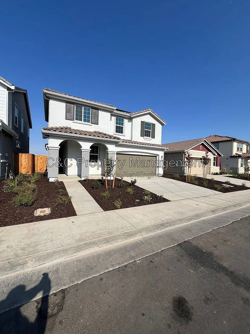 4 bed, 3.0 bath, 1836 sqft, $3,250 — Photo 2