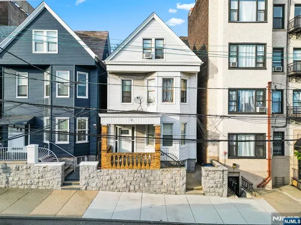 14 48th St, Weehawken, NJ 07086