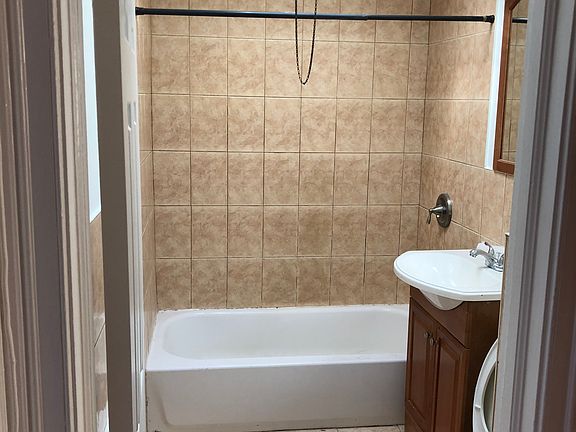 5th image of 6823 Lynford St