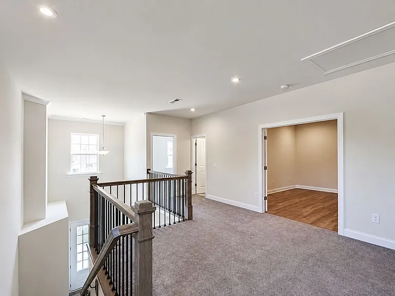 104 Kentmore Dr — Photo 14