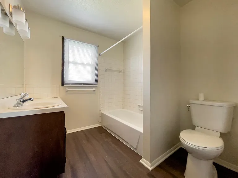 Hollyglen Apartments - Your Next Home in the Heart of Yorktown Schools — Photo 31