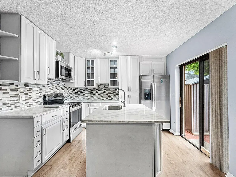 6115 Seven Springs Blvd — Photo 8