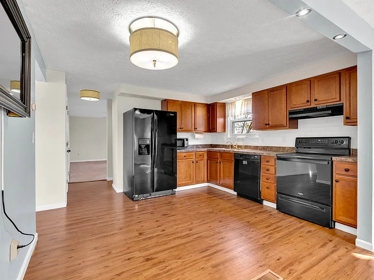 880 Ruskin Dr — Photo 13
