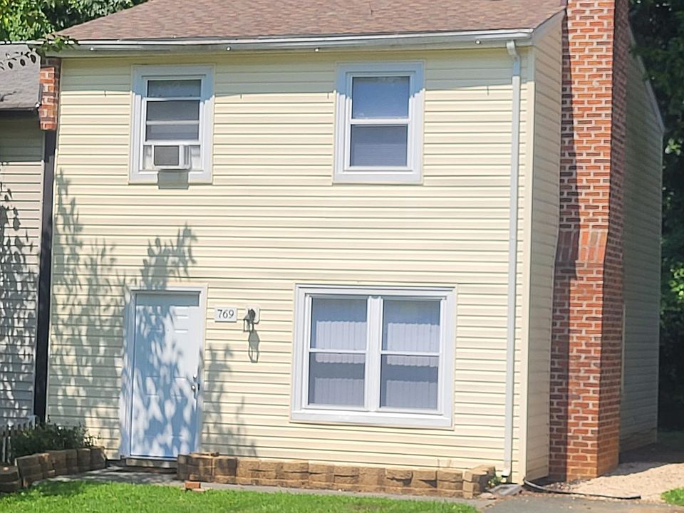 769 Orangedale Front