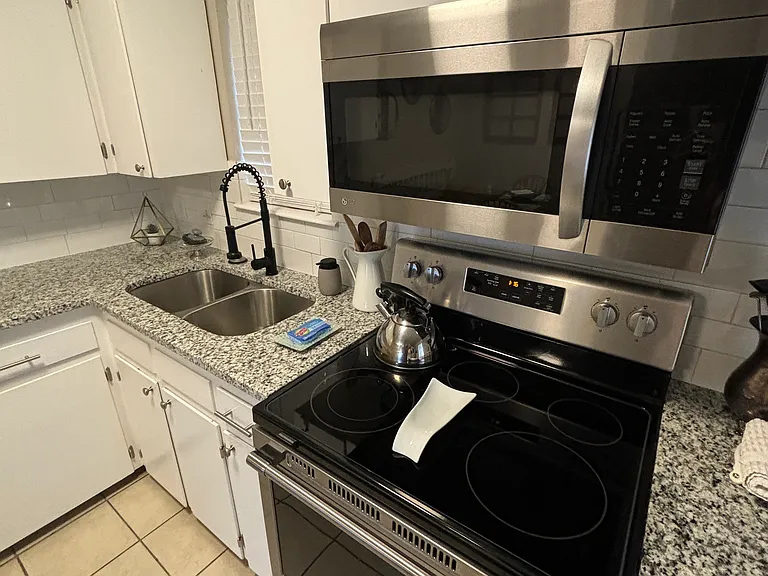 1307 Sherry Ln #B — Photo 8