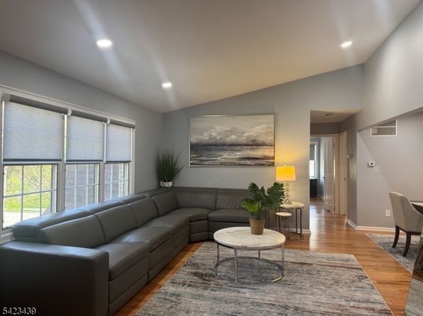 50 Falls Bridge Dr #50