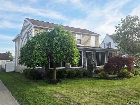 2nd image of 7 Lindbergh Ct