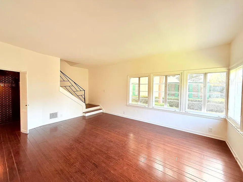 Building Photo 5